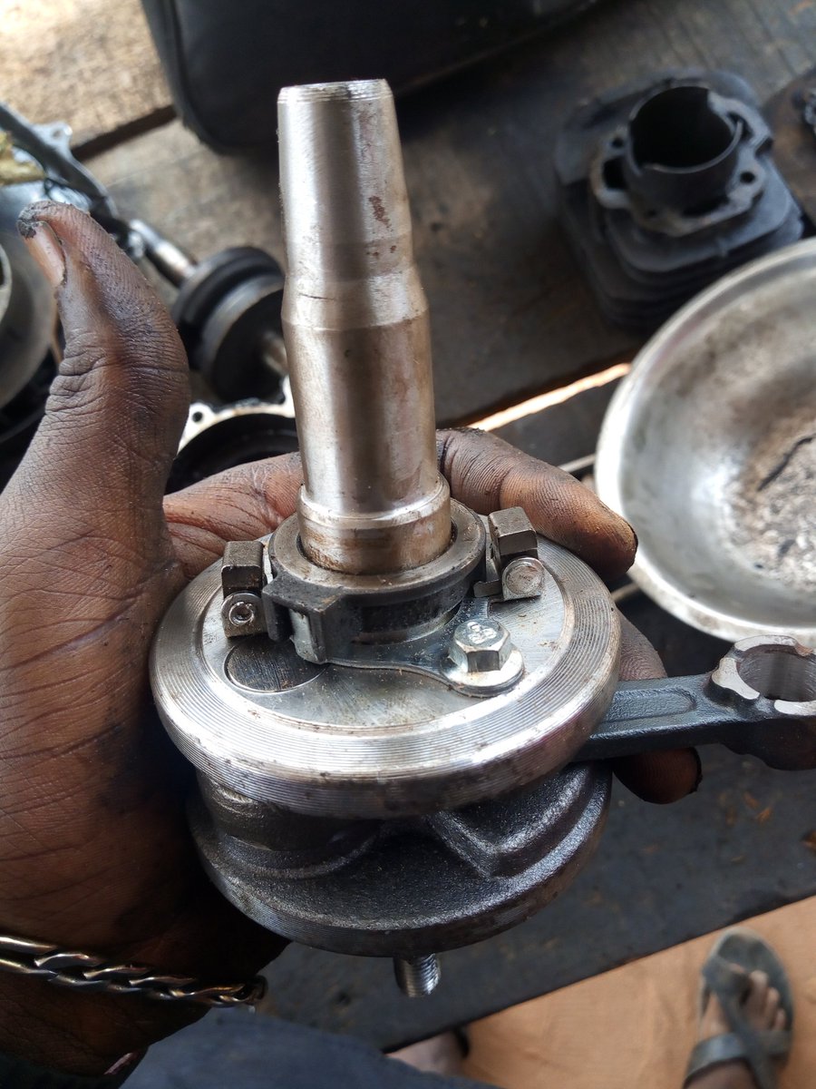 apexautomax's tweet photo. The crankshaft for small tiger generator (TG950).
#ApexEcompany #generators #petrolgenerators #generatorrepairs #generatorservice #generatormechanic #generatorengineers #petrolengines #petrolmechanic https://t.co/r6zBdNGVJg