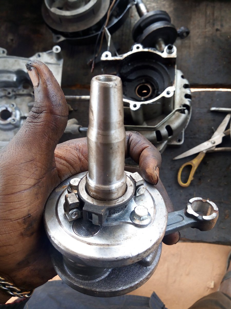 apexautomax's tweet photo. The crankshaft for small tiger generator (TG950).
#ApexEcompany #generators #petrolgenerators #generatorrepairs #generatorservice #generatormechanic #generatorengineers #petrolengines #petrolmechanic https://t.co/r6zBdNGVJg