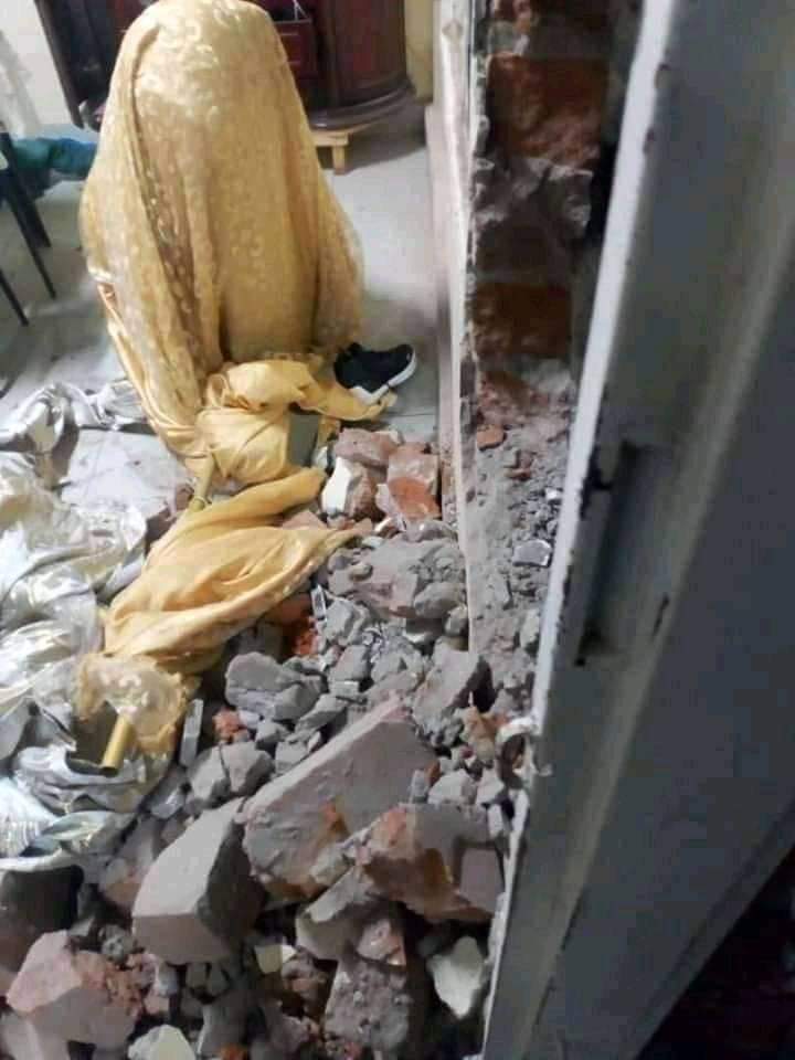 MichaelTshi's tweet image. Lubumbashi / RDC: Rien ne semble arrêter les voleurs armés qui vont de maison en maison, ils terrorisent la population. Ils volent, tuent et violent les femmes en toute impunité.