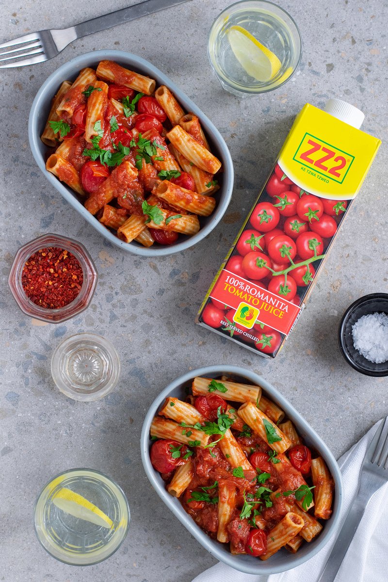 ZZ2Farming's tweet image. It's said that life is a combination of magic and pasta - and we think 𝘵𝘩𝘪𝘴 #NapoletanaPasta is magic! 🍝

Made with ZZ2 100% #Romanita #TomatoJuice, it delivers heaps of rich, sun-sweetened tomato flavour and goodness.

Get the recipe: zz2.co.za/recipe/napolet…