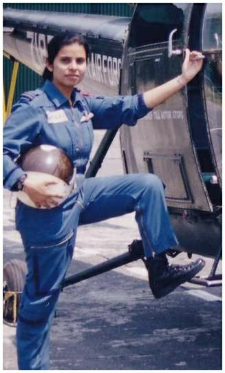 #GunjanSaxena - #TheKargilGirl . The first female IAF pilot in a combat zone. A hero who rescued and evacuated injured soldiers in Kargil 1999. 🚁💥🇮🇳 

@jayantrld @boxervijender @AmitParalympian @Boxerpanghal @BajrangPunia @DeepaAthlete @airforcerso