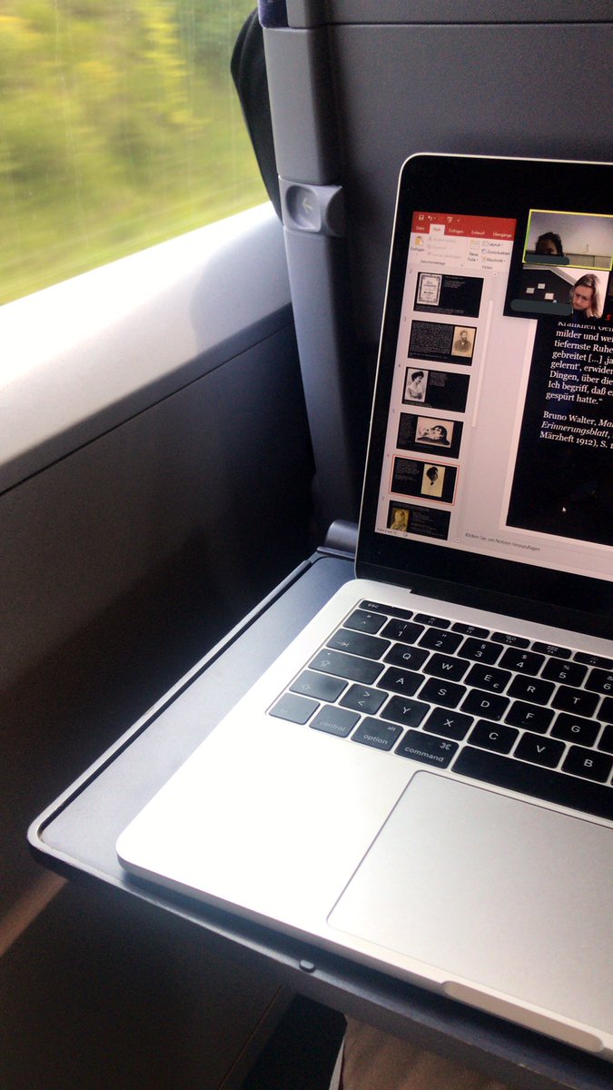 Es ist soweit: Das Internet im ICE ist stark genug, um an einem Zoom-Seminar teilnehmen zu können. Dass ich sowas nochmal erlebe! #UniToGo #DB #SogarPünktlich