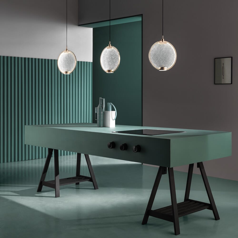A trio of glass diffuser lights and a big splash of neo mint. Stunning surroundings need fabulous lighting 
ow.ly/vEye50A2CtQ
#designerlighting #luxurylighting #contemporary #contemporarykitchen #kitchendecor #interiordesign #luxuryfurniture #glass #luxurylifestyle