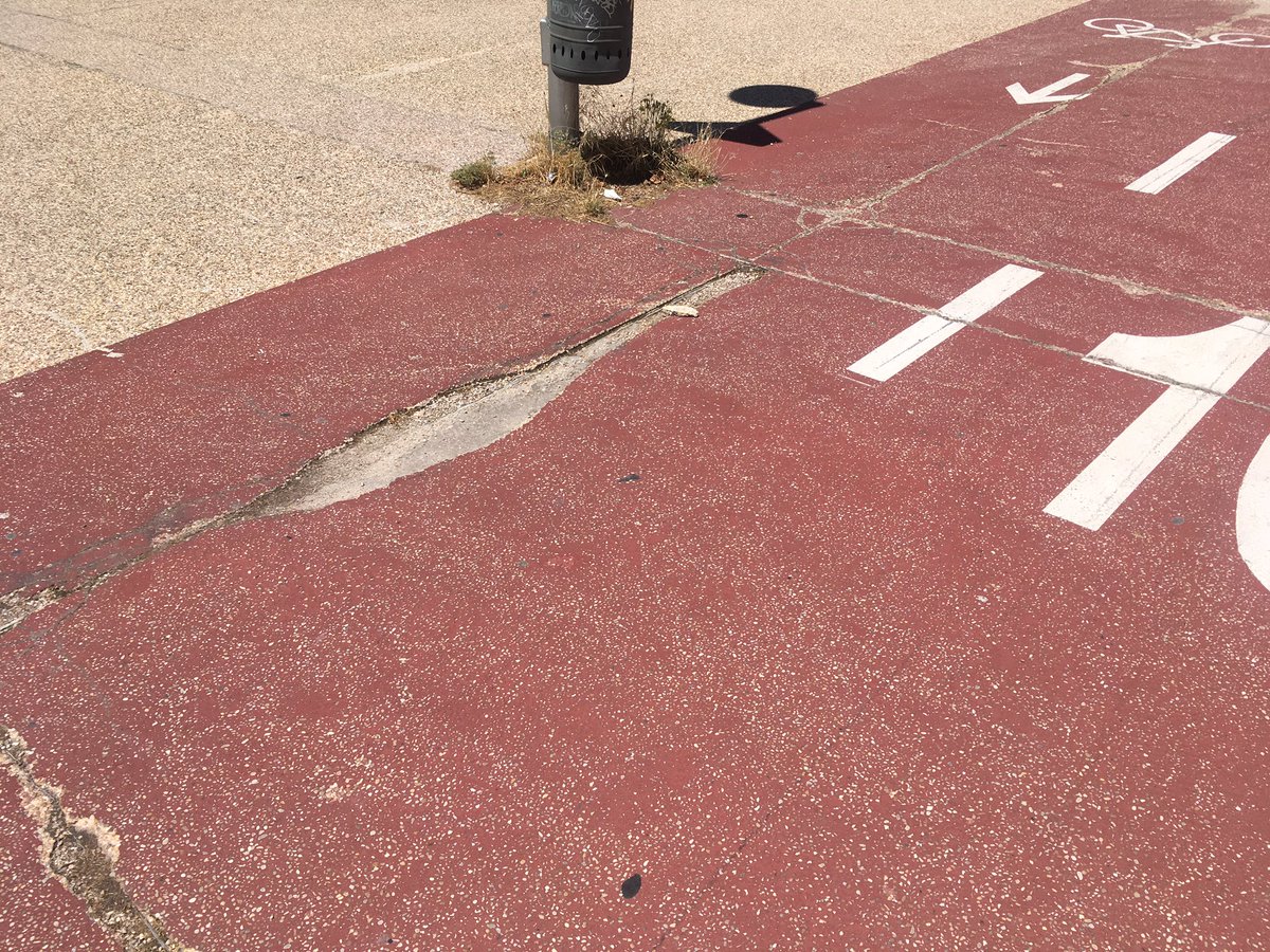 sikiliki's tweet photo. @Lineamadrid mejora urgente del anillo verde ciclista en el tramo del distrito de Hortaleza. En torno al kilómetro 4.500 https://t.co/9UsxWh3jkK
