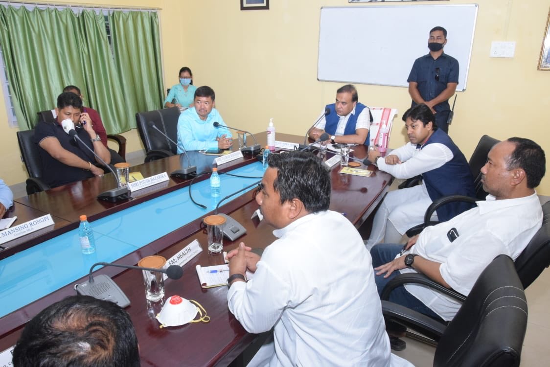 pallablochandas's tweet photo. Continuing our path forward by remaining vigilant & prepared, took part in a review meeting presided by HM Dr @himantabiswa with district admin of West Karbi Anglong in #Hamren regarding #COVID19 situation, along with MoS @Pijush_hazarika, CEM @TuliramRonghang & EMs.
#AssamCares https://t.co/J68XQ9TPxi