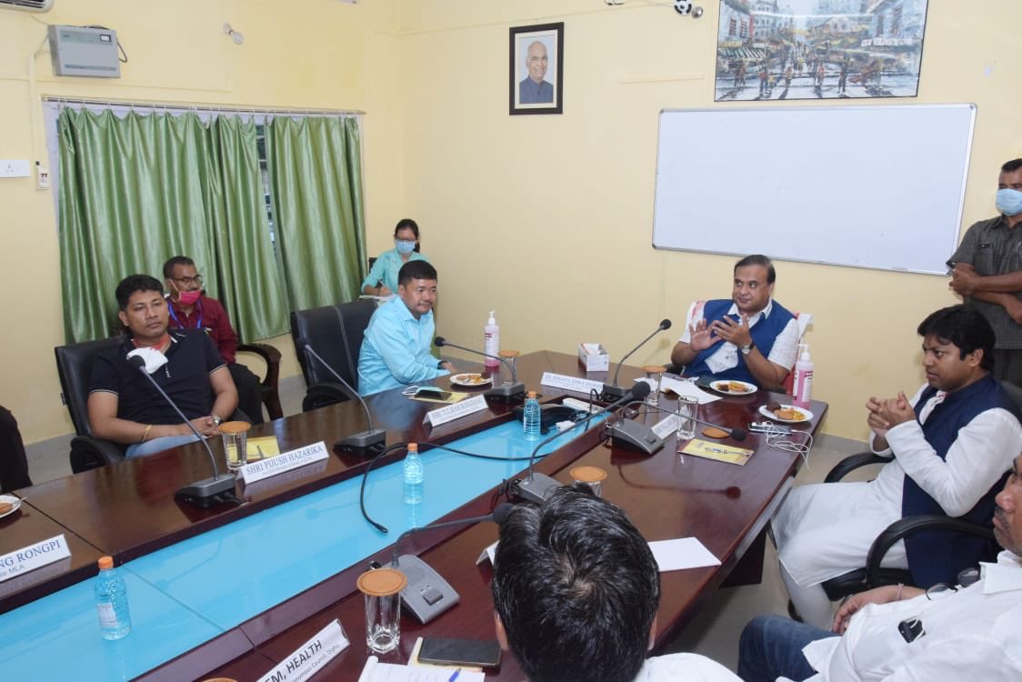 pallablochandas's tweet photo. Continuing our path forward by remaining vigilant & prepared, took part in a review meeting presided by HM Dr @himantabiswa with district admin of West Karbi Anglong in #Hamren regarding #COVID19 situation, along with MoS @Pijush_hazarika, CEM @TuliramRonghang & EMs.
#AssamCares https://t.co/J68XQ9TPxi