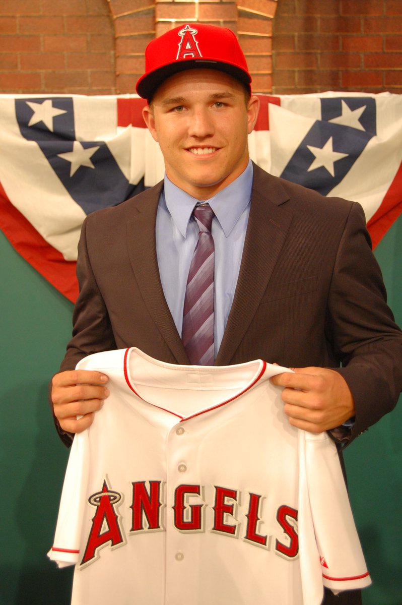 Allbaseballmeme's tweet photo. The Los Angeles Angels of Anaheim selected Mike Trout with the 25th overall pick on this day in 2009 #all_baseball_memes #mlb https://t.co/DUdcsmT9ZT