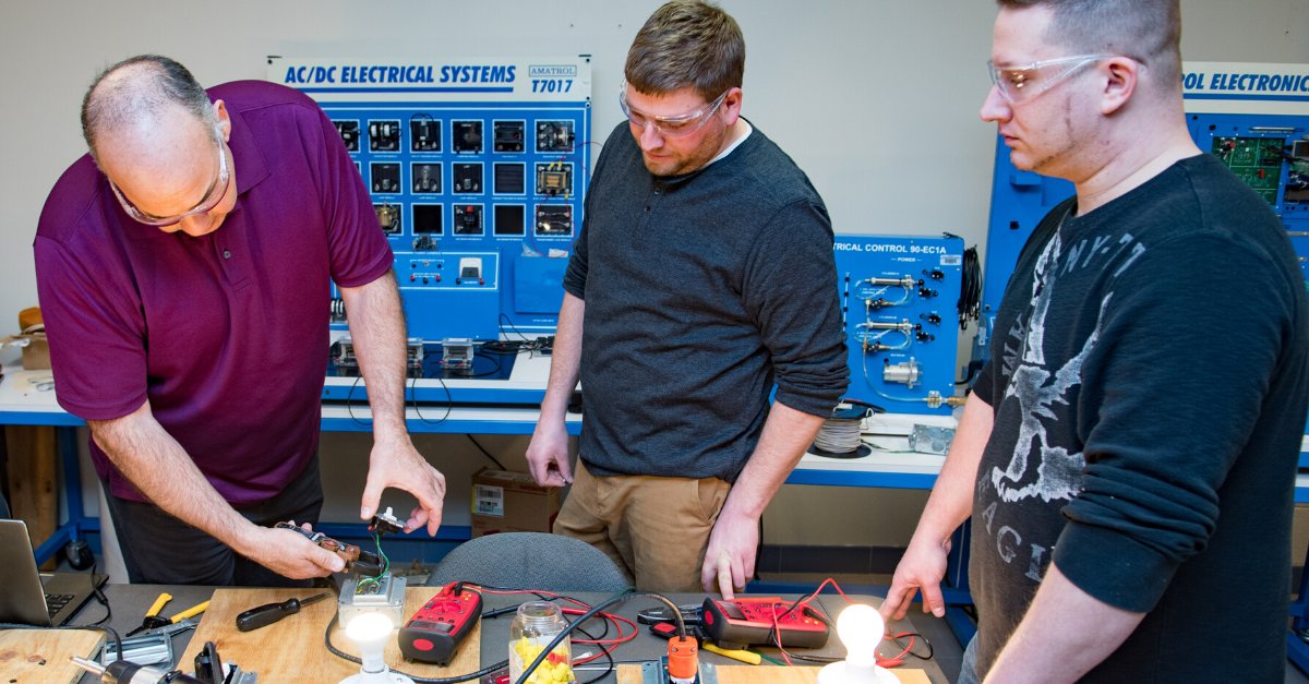 Bucks_edu's tweet image. @Comm_College @pacommunitycoll are key to retraining and upskilling the 1.9 million individuals in @PennsylvaniaGov who filed for unemployment since March 15, 2020. See how: bit.ly/PACOVIDEd. @SenBobCasey @SenToomey #PANeedsCommColl #EconomicCrisis