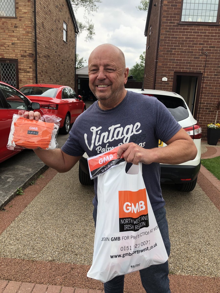neilsmithgmb's tweet photo. Donated face masks and face visors to ⁦@DavidHo77382008⁩ for his members from ⁦@gmbnwi⁩ ! It’s what we do ! ⁦@GMBCouncillors⁩ ⁦@GMBShoutNW⁩ ⁦@underoneskygmb⁩ ⁦@PaulMaccaGMB⁩ https://t.co/V4QROIbyqZ