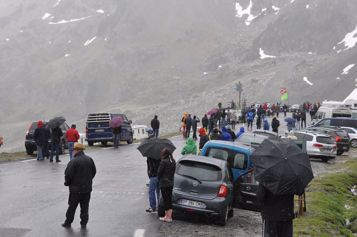 RouteOccitanie's tweet photo. ⏪ - #RDS2016
Il neige au sommet du Tourmalet ! 🌨😱 https://t.co/BI5zIyysZW