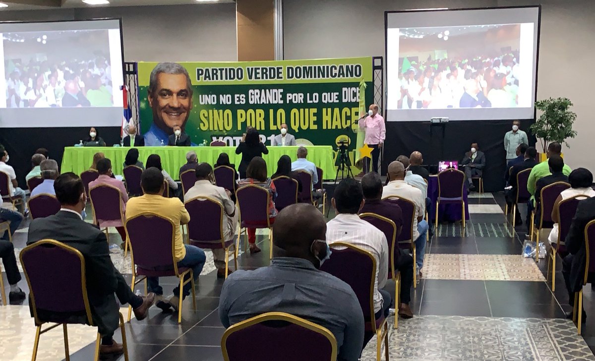 2020Pasc's tweet photo. Juramentación del Partido Verde Dominicano en @pldenlinea. Seguimos sumando para seguir avanzando. #GonzaloPresidente #Gonzalo2020 https://t.co/BTylduTID5
