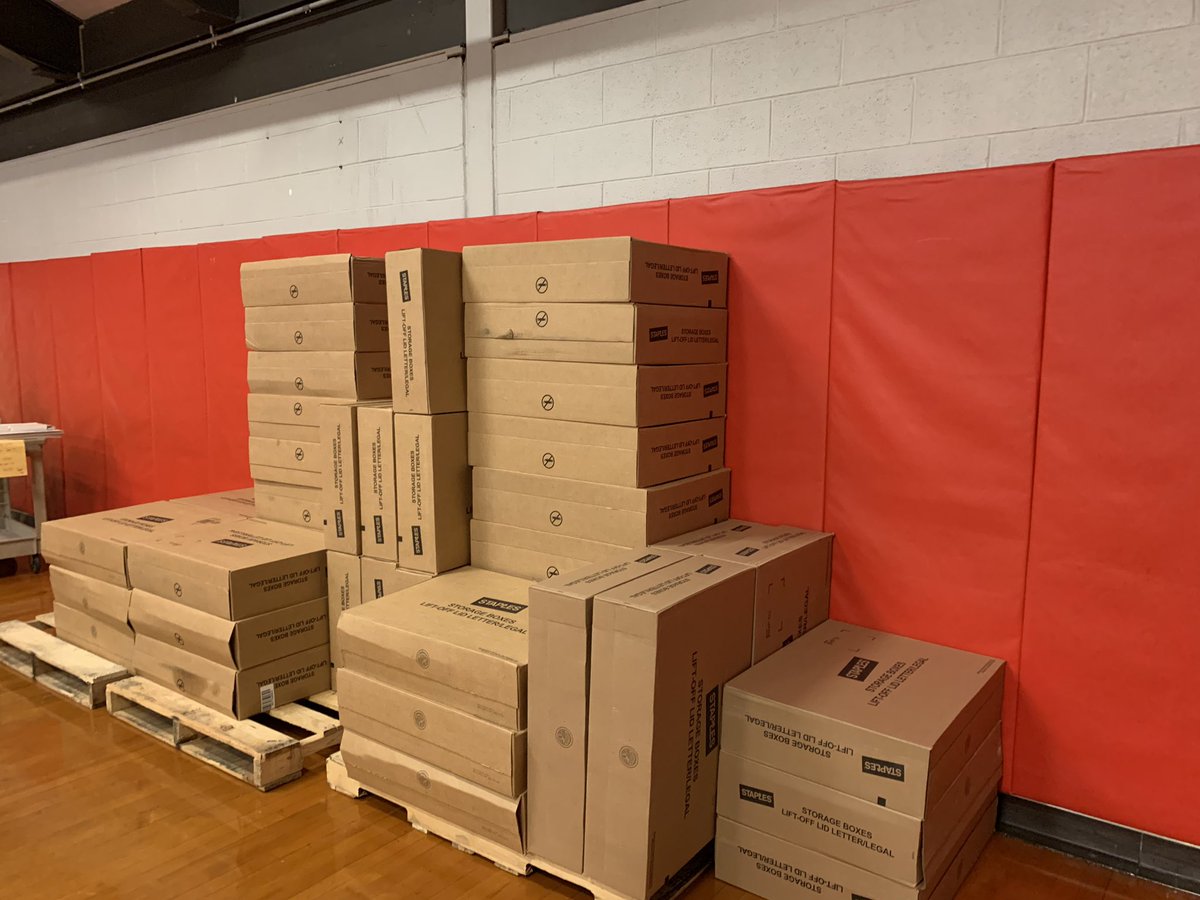 2DrSCarter's tweet photo. Getting ready for next week’s student pick-ups. #TeamCommUNITY ❤️🖤 https://t.co/xAaC3YIqWf