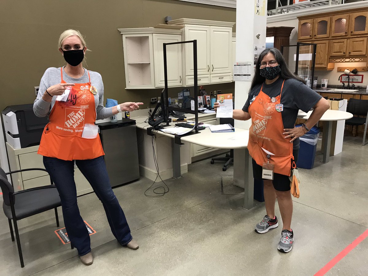 Thanks Lori for helping out filling in as COS and Head Cashier! =] <a href="/kelly_broyles/">Kelly Broyles</a> @GardnerD187 <a href="/SamConley8/">Sam Conley</a>