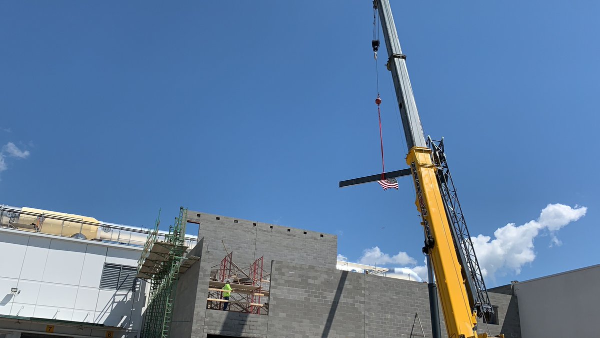 DanisBuilds's tweet photo. Help us in congratulating the project team out at @SugarCreekFoods! As they #ToppedOut, the project team had about 85,000 hours of work in the project! A project that allows for yummy foods, like bacon? Yes, please! #DanisBuilds https://t.co/hQSqfzKfBO