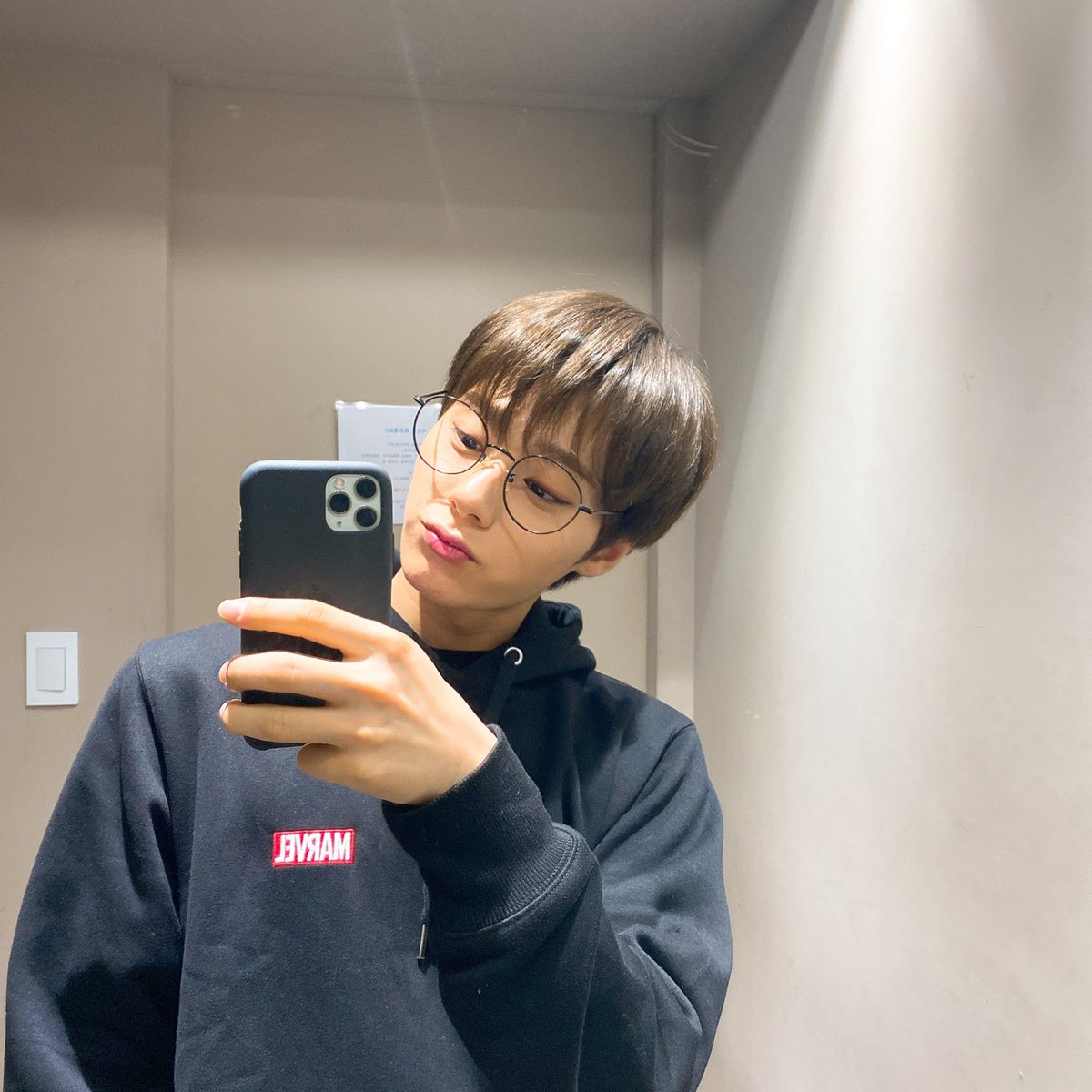 official_ONEUS's tweet photo. [#WOONG_MIRROR]

동글동글 땅콩웅🥜

#HWANWOONG #환웅 #웅미러 https://t.co/PdGRuRiZ3q