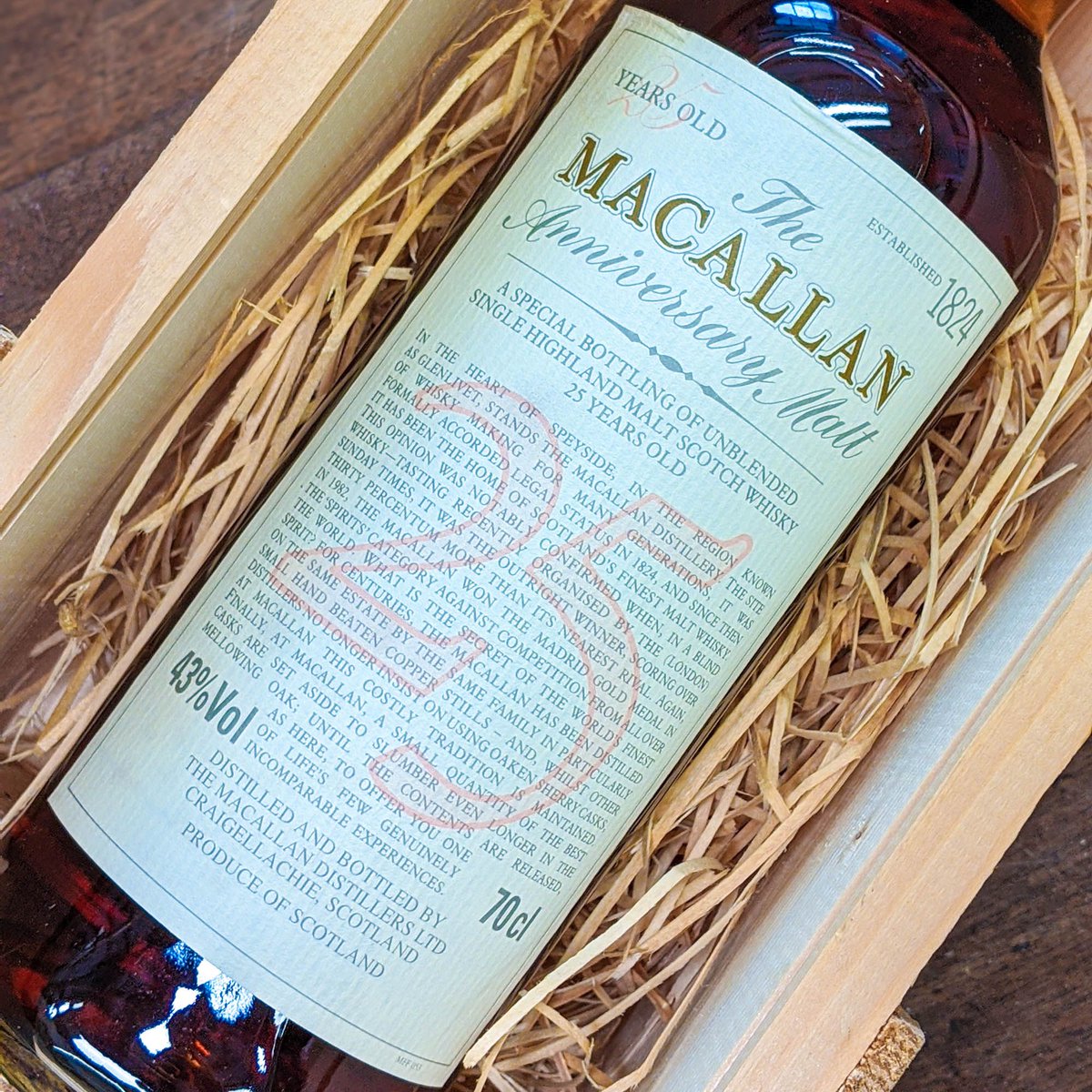 🤷  Should we... 🤷 

We're planning our next bottling run and the big question here at CBTD HQ is whether to bottle a #Macallan 25 or not?

It wouldn't be cheap - we think around £125 - £150 for a DRAM!

What do you all think?