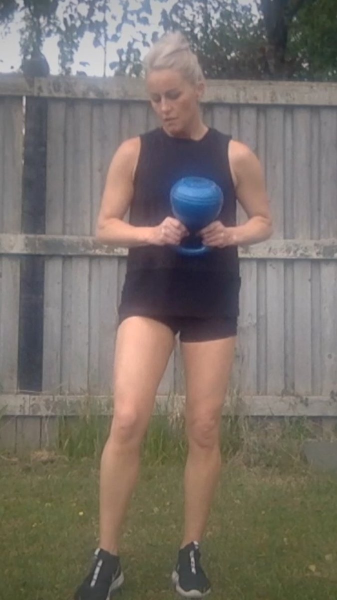 LadiesFootball's tweet image. 📹VIDEO 

😅 Are you ready to sweat? 

💪It’s time for some HIIT with @WexLadiesFoot's @BernieBreen! 

Make sure to warm up beforehand and go at your own pace! 

Full workout 👉 bit.ly/2MKFW3C

This one will get the heart pumping! ♥️