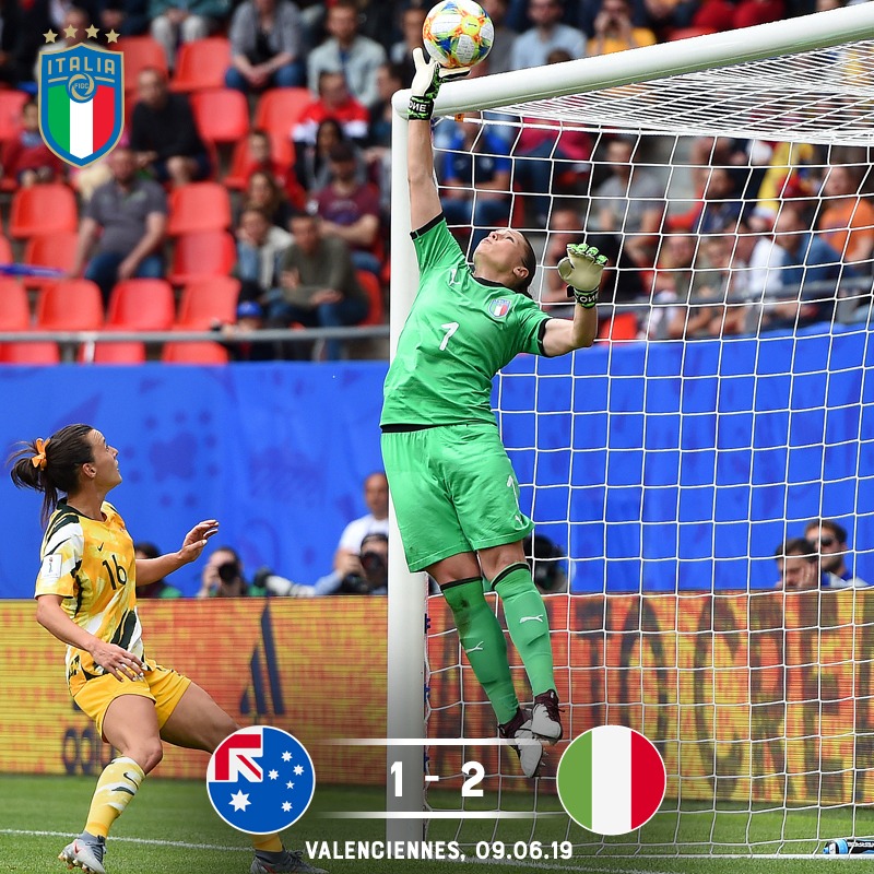 AzzurreFIGC's tweet photo. Un anno fa le #Azzurre 🇮🇹 esordivano al #Mondiale 🌎 di Francia con una vittoria sull'#Australia 🇦🇺 per 2️⃣-1️⃣. 
A decidere la sfida fu una doppietta in rimonta di Barbara #Bonansea ⚽️⚽️

#RagazzeMondiali #WWC19 https://t.co/SyqUZN2kfw