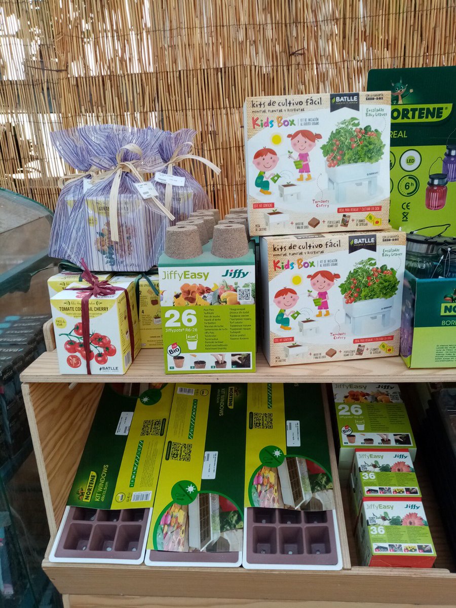 Gardeniers1's tweet photo. 👨🏻‍🌾🧑🏼‍🌾 En nuestro Garden tenemos todo lo necesario para que crees tu huerto en casa con la familia. ¡Nosotros te asesoramos! https://t.co/ZR84iAF1mS
