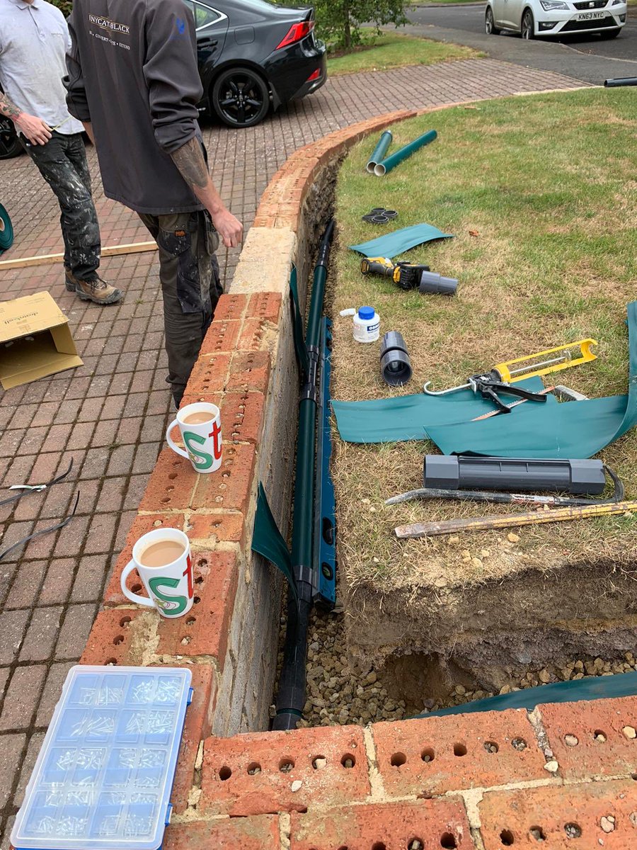 Giles Wardle (@irriplan) on Twitter photo Penycate & Black installing <a href="/drainnovation/">Drainnovation</a> Drainbelt capillary, siphonic drainage system to retaining wall <a href="/BenStephensArch/">Ben Stephens</a> house Penycate & Black installing <a href="/drainnovation/">Drainnovation</a> Drainbelt capillary, siphonic drainage system to retaining wall <a href="/BenStephensArch/">Ben Stephens</a> house