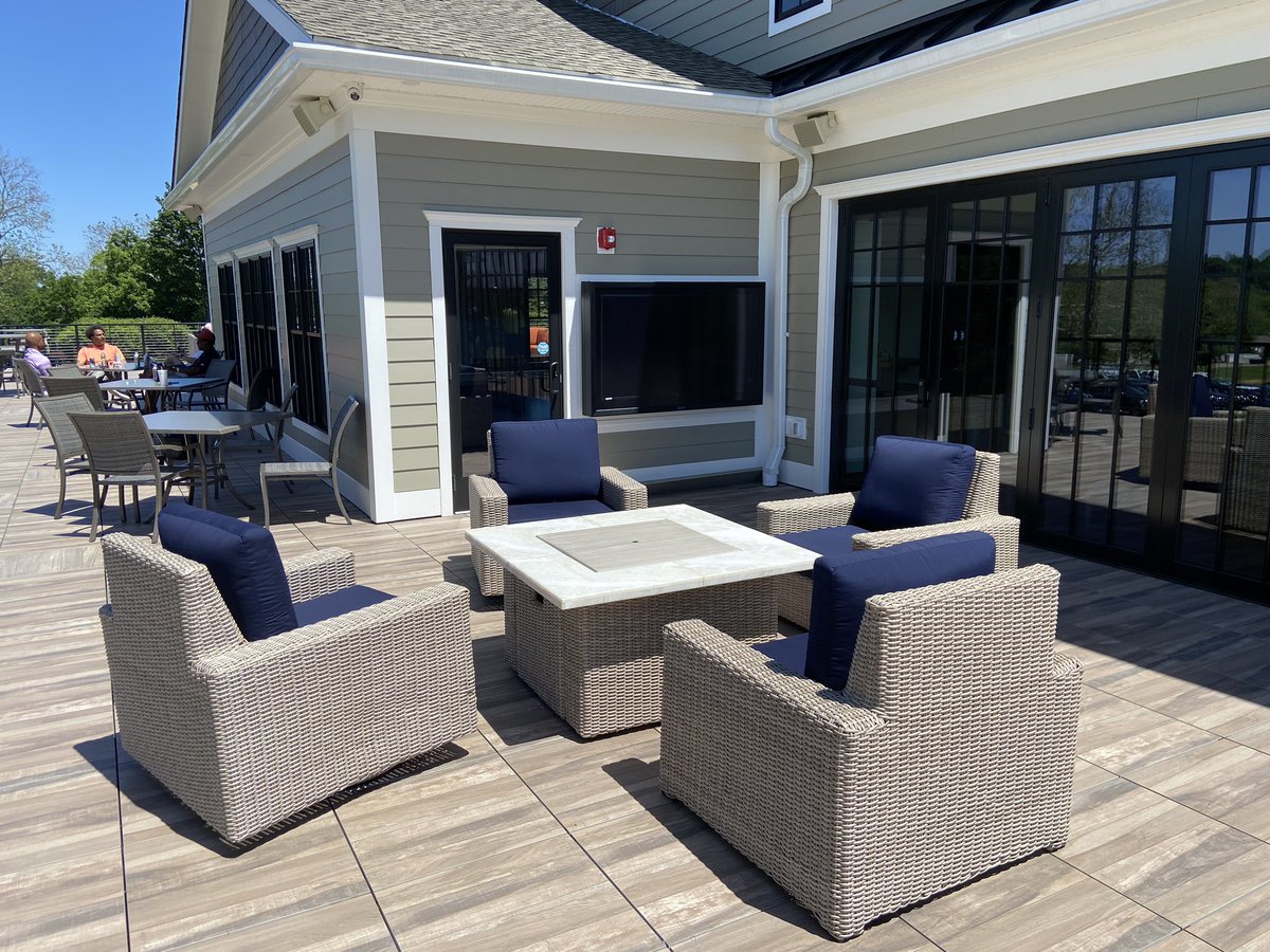 LuLuCountryClub's tweet photo. Outside seating now available! Enjoy! π»π·πΉπ₯@hllr6 @RuskJon @DennisPoiesz @BriHeff @luluccagronomy
#LuLuCC1912
#YellowPhase
#TeamLuLu
#RestoringRoss https://t.co/HWjA1sSyX1