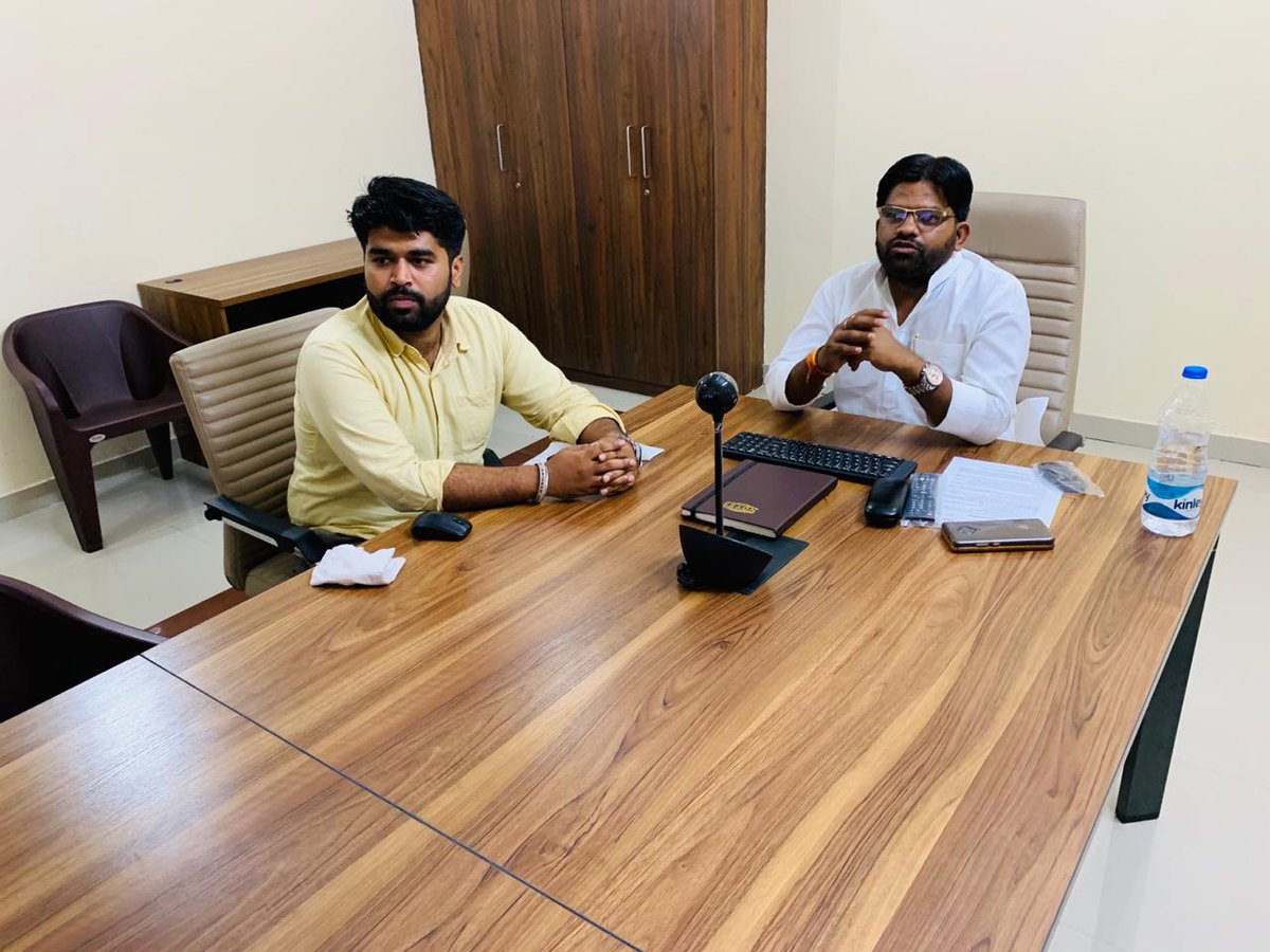 UmeshRanaBJP's tweet photo. आज जनपद हापुड के समस्त मंडल अध्यक्षों व मंडल प्रभारियों की #1YearOfModi2 के निमित्त पार्टी द्वारा तय किये गए आगामी अभियानों की कार्ययोजना निर्धारण हेतु वर्चुअल बैठक की।
#1YearOfModi2 #DigitalBjp #BjpHapur. https://t.co/Avt1jOHimG