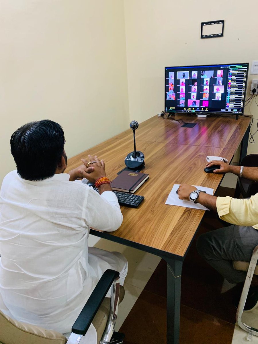 UmeshRanaBJP's tweet photo. आज जनपद हापुड के समस्त मंडल अध्यक्षों व मंडल प्रभारियों की #1YearOfModi2 के निमित्त पार्टी द्वारा तय किये गए आगामी अभियानों की कार्ययोजना निर्धारण हेतु वर्चुअल बैठक की।
#1YearOfModi2 #DigitalBjp #BjpHapur. https://t.co/Avt1jOHimG