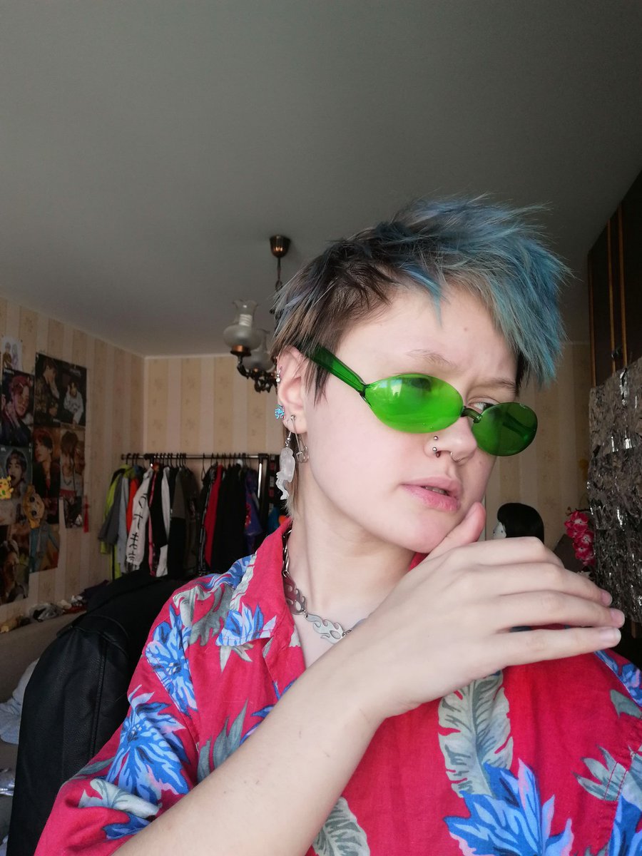 Очки из пластмассовых ложек