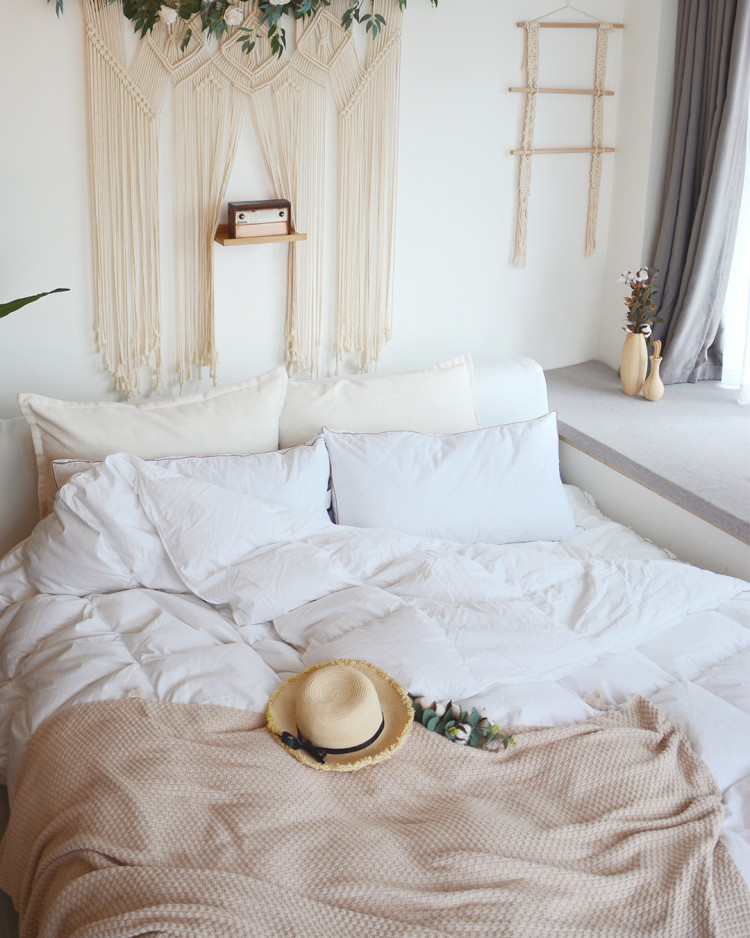 pure_down's tweet photo. Just wanna be lazy snuggling in bed? Puredown comforter and pillows will make it even cozier. Soft and inviting, that's everything a bed should be✨
#puredown #bedding #cozy #homedecor #roomstyling https://t.co/FZOvavpnEb