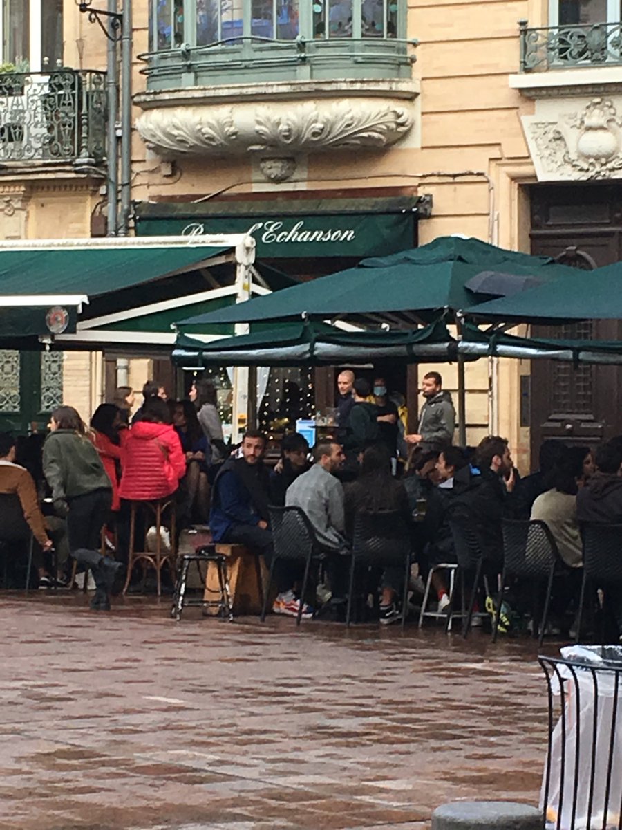 Autoriser la réouverture des universités ? IMPOSSIBLE ! Les étudiants sont beaucoup mieux uniquement dans les bars !