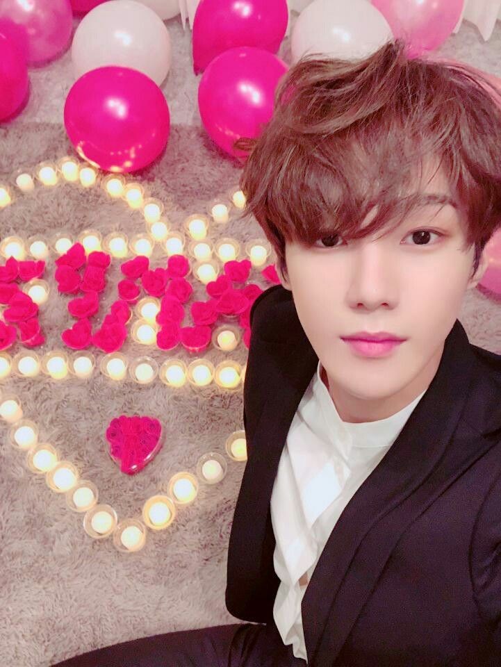aynowifes's tweet photo. @twt_VAV 너무 잘생겨서 심장이 아파요 😢 https://t.co/t2fRoBd0E5