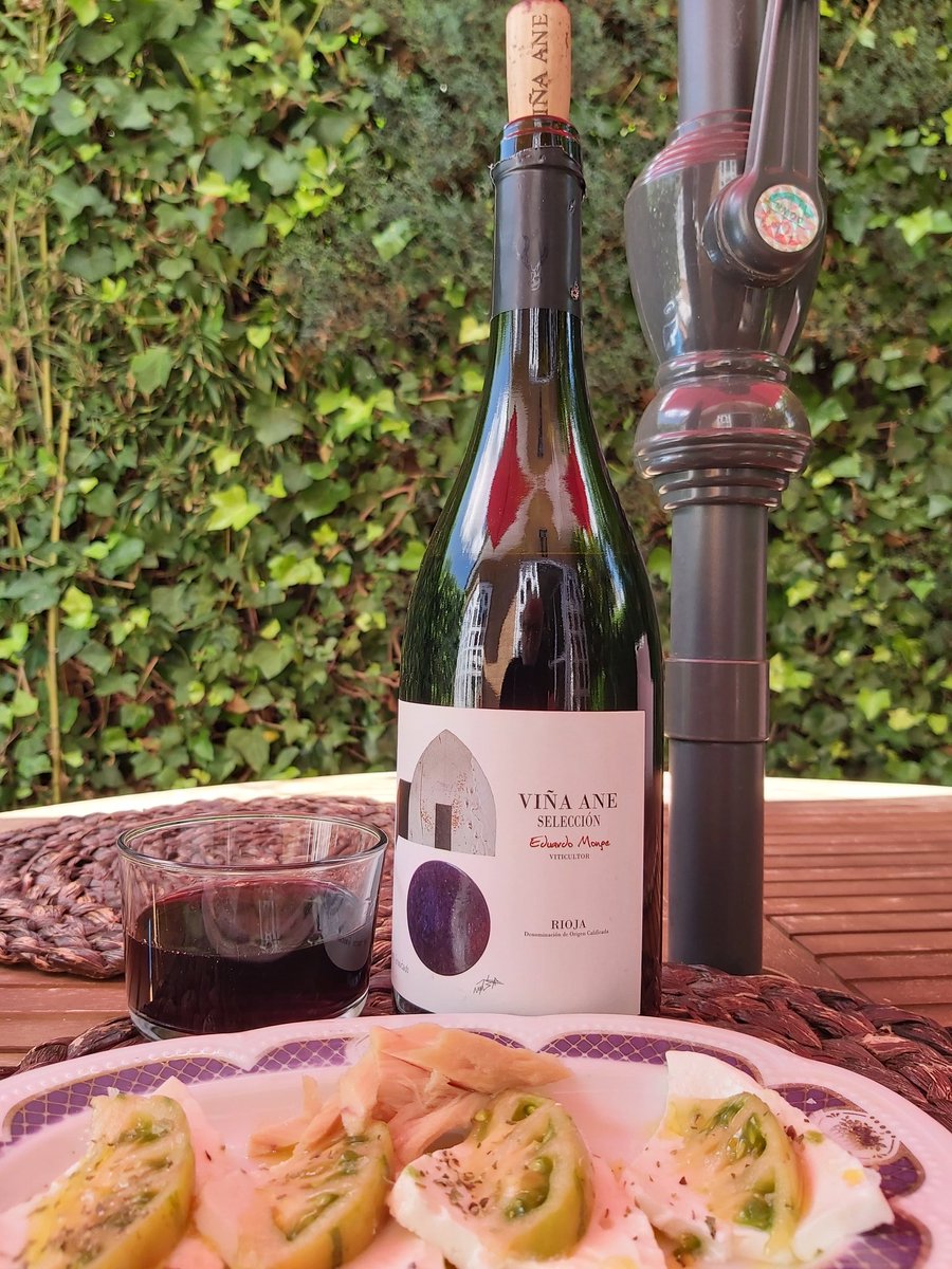 Panchovarona's tweet photo. Feliz día, mi querida Rioja! Brindo por mis amig@ riojan@s y por mis hermanit@s de @vinaane !!!
#DiaDeLaRioja https://t.co/ZYtMfhvEpM