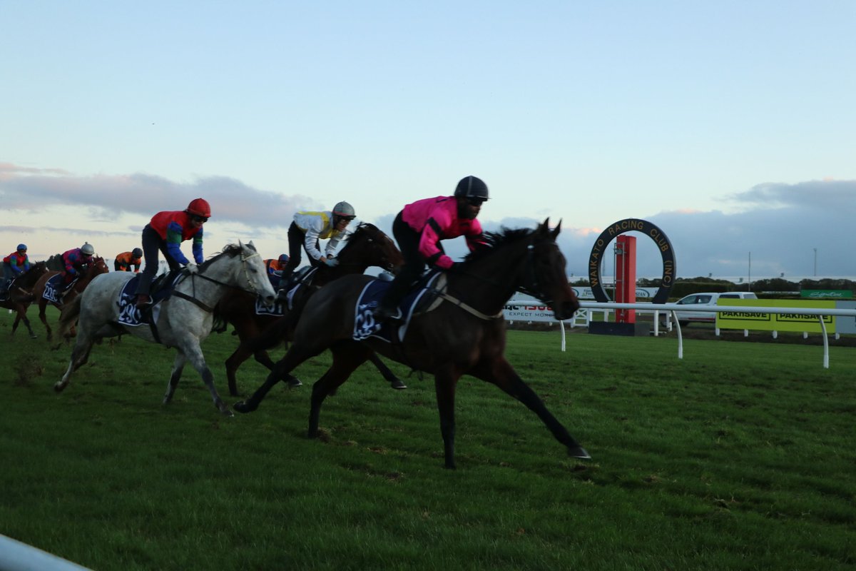 TeRapaRacing's tweet photo. THANK YOU EVERYONE 👏

We are very grateful for the team spirit &amp; phenomenal effort made by all to ensure the mammoth day of 33 trials ran as smoothly as it did. 

With 293 acceptances it was fitting #293 took out the final heat of the day,Hattie Bee, just on the fall of darkness https://t.co/paXDxcJBTZ