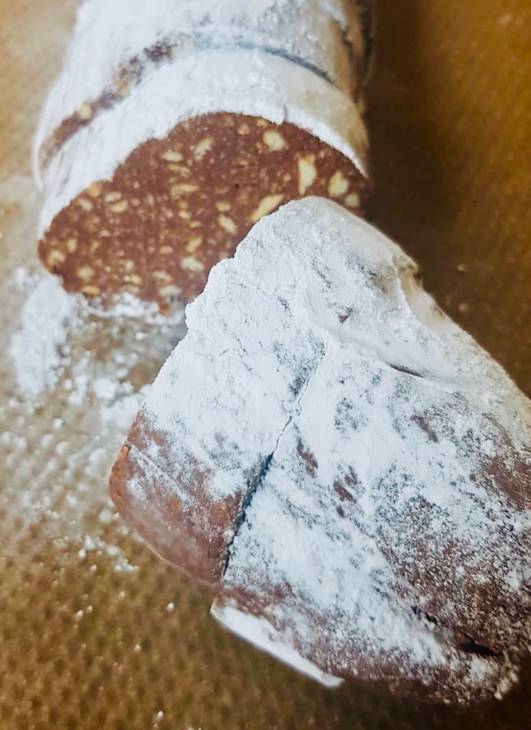 MealsWire's tweet photo. A huge thank you to our volunteer bakers, @Chiado @Tabacaria #Yvonne #Alice, to
@HMPPentonville staff. Your generosity is hugely appreciated by our #HiddenHeroes. @HiddenHeroes_UK #bakesbehindthewire #communitycohesion #WeAreAllInThisTogether https://t.co/RFPOrkIlaI