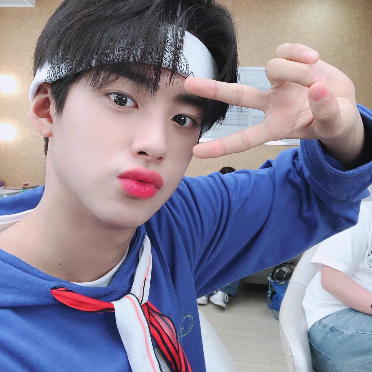 minkyu_0312's tweet photo. [💌PHOTO]
✨갓비주얼✨ 울 밍규💙
밍규표 브이 귀여워...😭

#김민규 #민규 #KIMMINKYU
#더쇼 #THESHOW #밍쇼 https://t.co/7lLufQXnUf