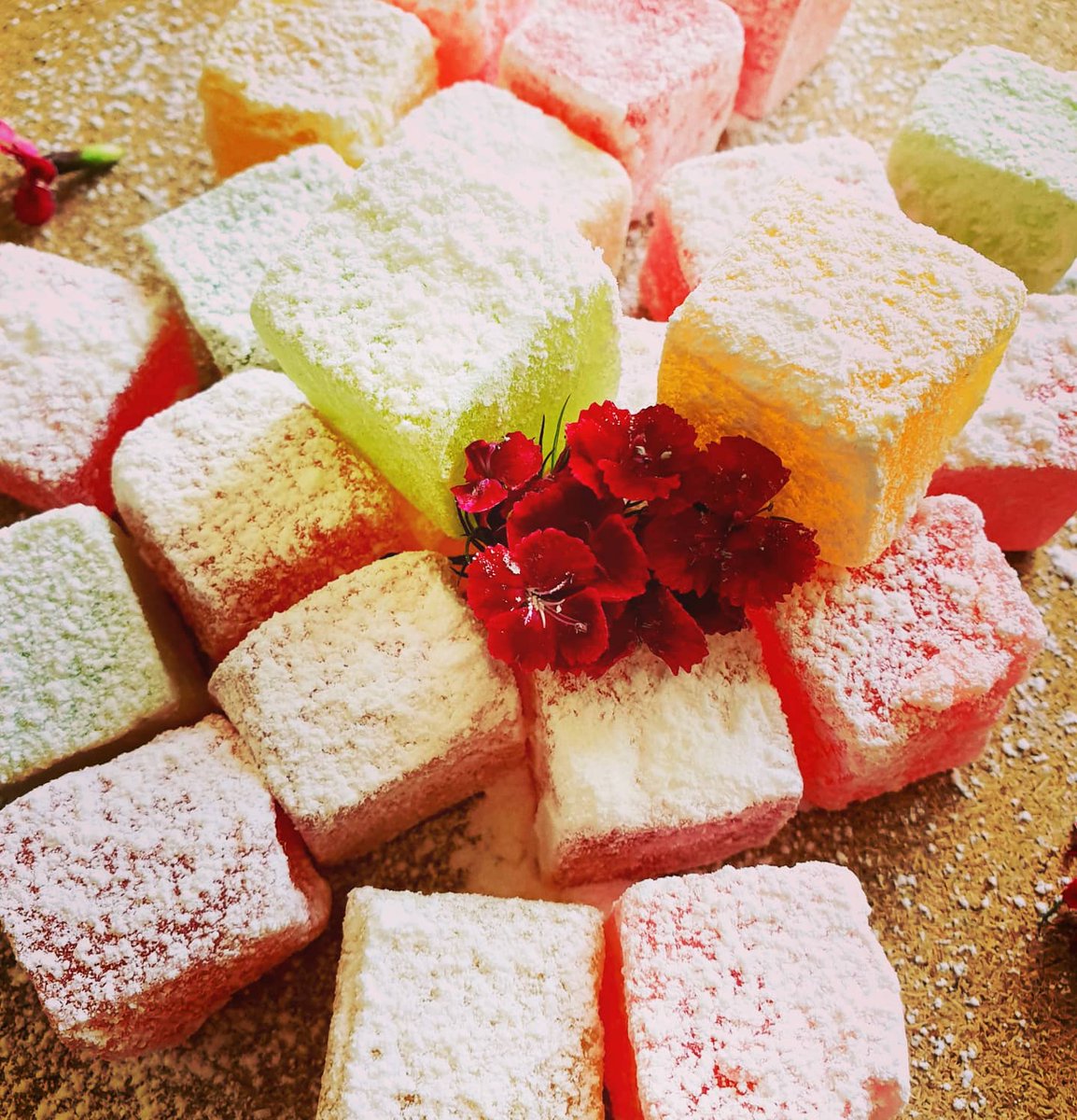 Father's Day is June the 21st☆☆☆We offer a fantastic range of sweet treats as great alternative to flowers.Visit our website for more info mksfooddistribution.com/product-catego…