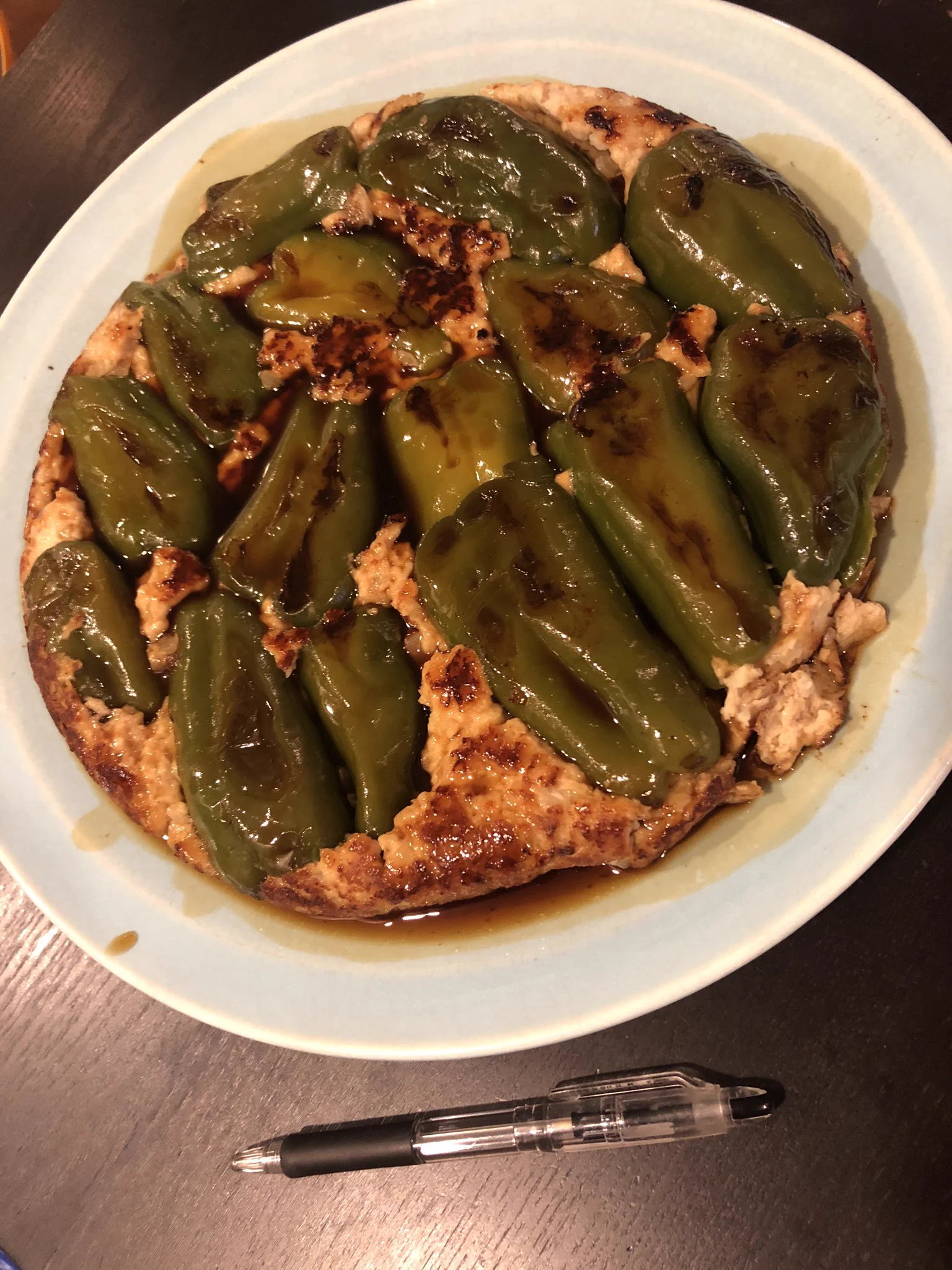 嫁が作った料理が…最高に頭の悪いピーマンの肉詰め（？）www