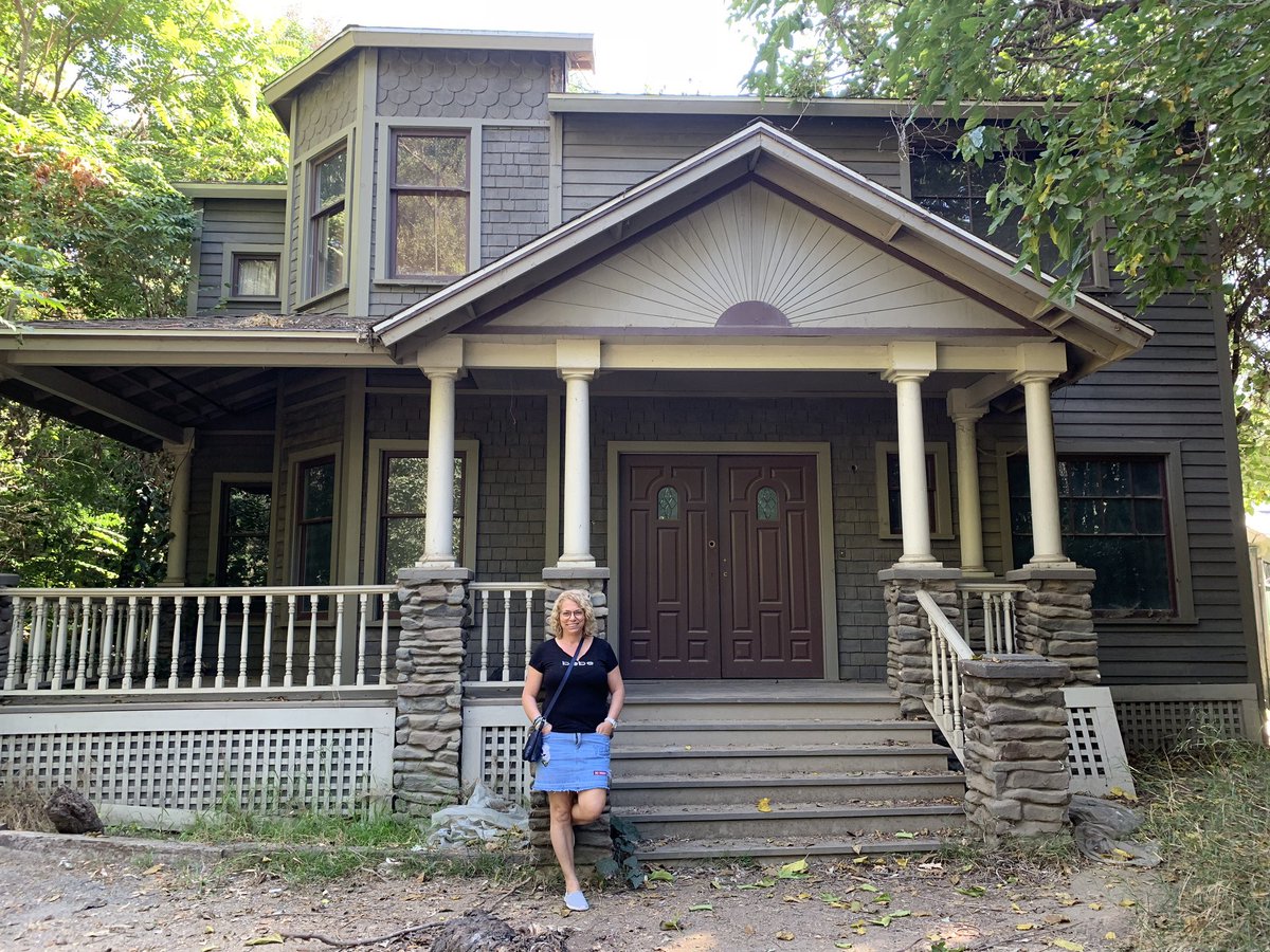 Roseli_1505's tweet image. #10YearsOfPLL Zeli, Amigas partilham segredos, é o que nos mantém unidas.
A.
Old A. eu só estou espiando a casa da Alison DiLaurentis, até porque foi ela que falou essa frase viu! 🤣 #pllforever #pll10years #pll