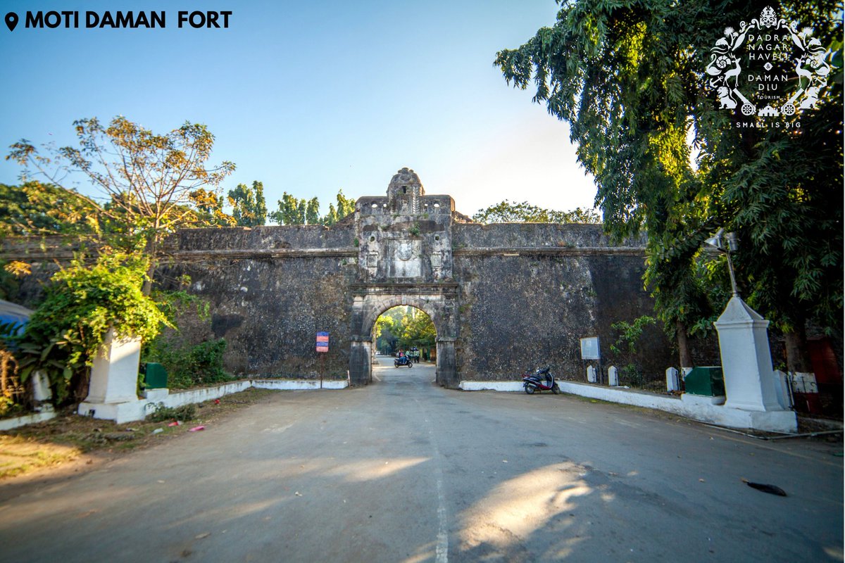 NavkarNews's tweet photo. #Gujarat #Daman #Corona #reports #firstcases #COVID19

#ગુજરાત નું પડોશી એવું કેન્દ્રશાસિત પ્રદેશ શાંત અને પ્રખ્યાત ટુરીસ્ટ પ્લેસ #દમણ કે જે અત્યાર સુધી કોરોના ના પ્રભાવથી બચી શક્યું હતુ ત્યાં આજે એક સાથે બે પ્રથમ કેસ મળી આવતા તંત્રમાં દોડધામ મચી હતી.

#Beautiful #Diu &amp; #Daman 👇 https://t.co/nY6EEXW7gE