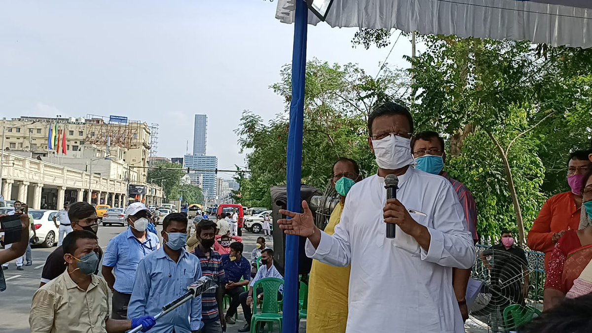 FirhadHakim's tweet photo. Under the leadership of my leader Smt @MamataOfficial we have used all modern technology to clear the drainage systems in Kolkata, even those that weren't cleared from the last 50 years
Today we inaugurated 74 modern manhole desilting machines of @kmc_kolkata https://t.co/q7QSNO1HQN