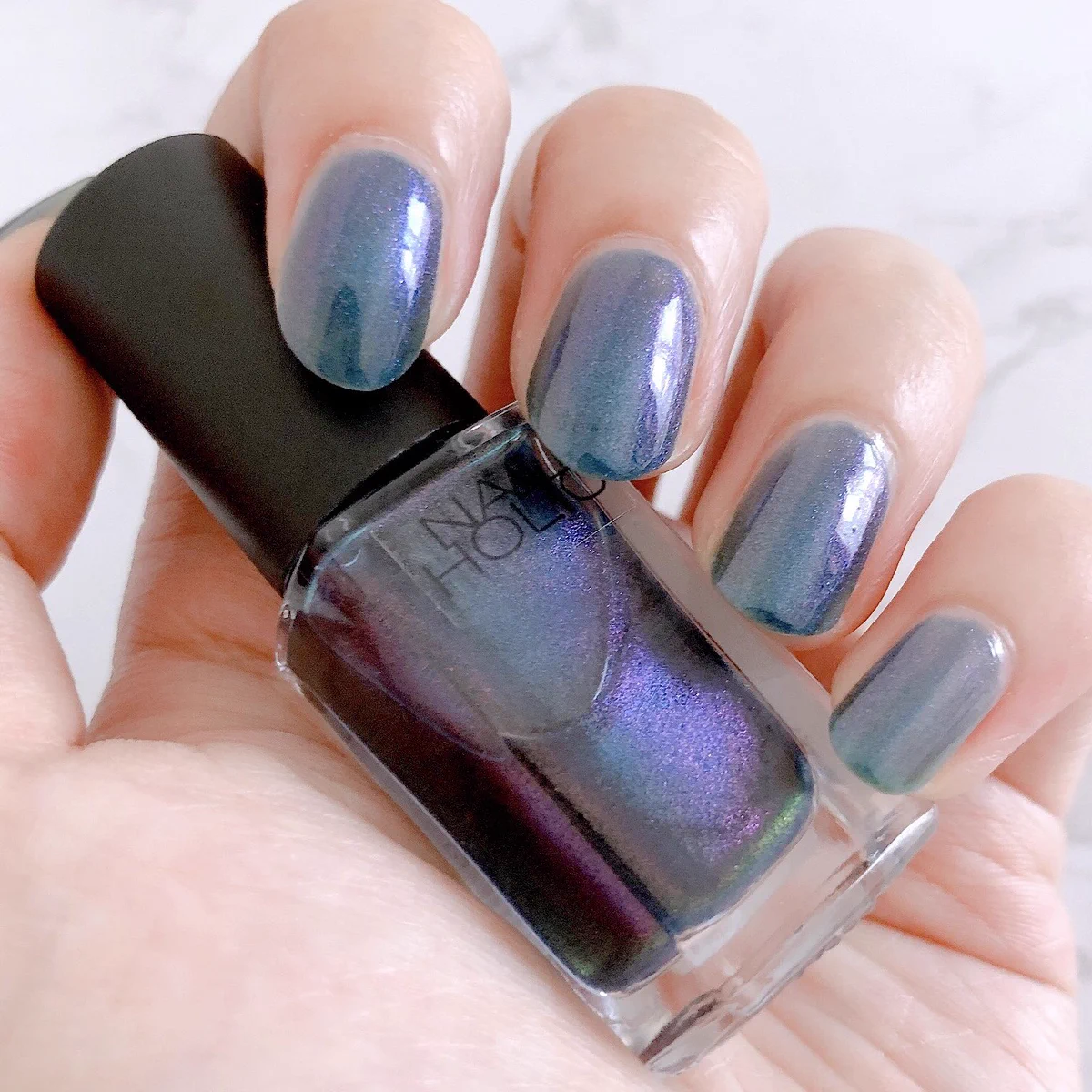 人形の鱗ようなネイル「ネイルホリックBL919」