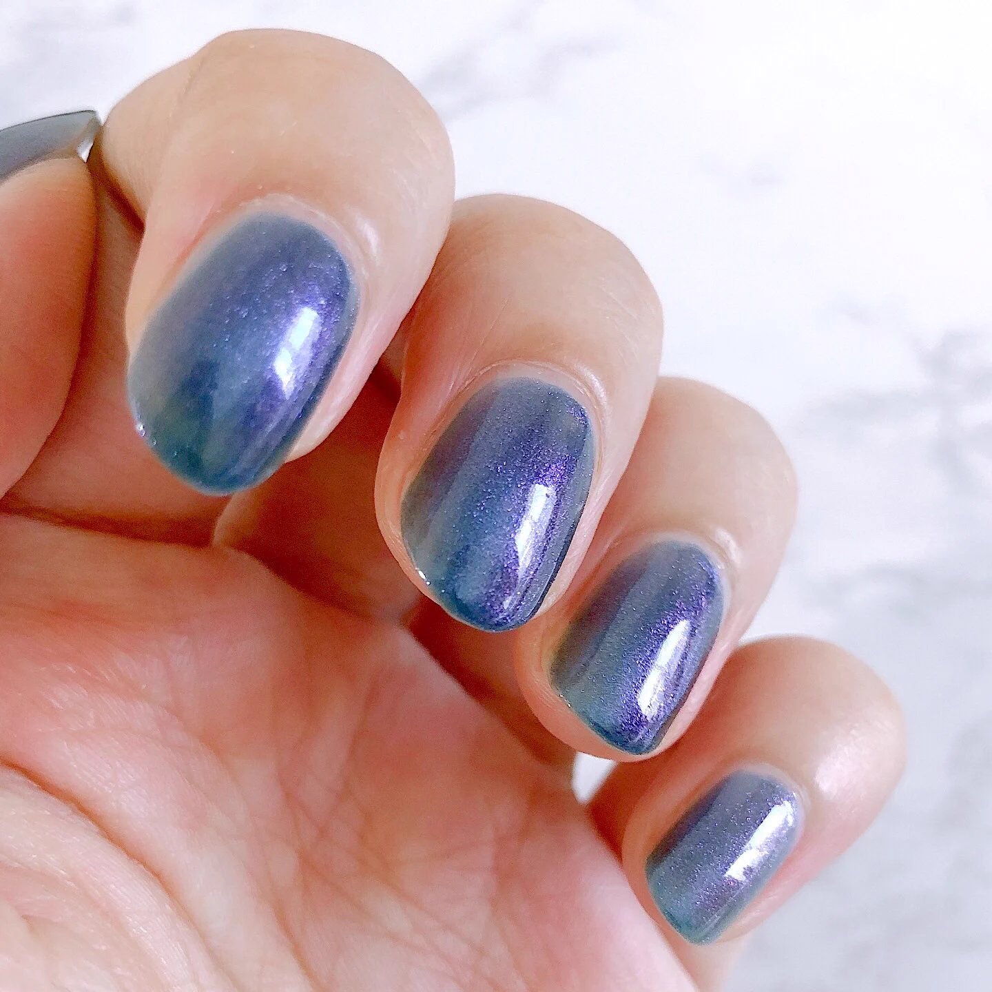 人形の鱗ようなネイル「ネイルホリックBL919」