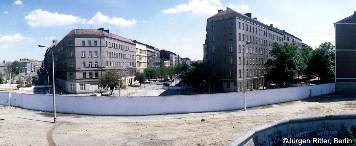 RitterJurgen's tweet photo. "Alles so schön bunt hier" - Nina Hagen

#Oderberger Straße, #PrenzlauerBerg
1986 + 2020 

© Jürgen Ritter | @imago_images https://t.co/sgcHo9a2qM