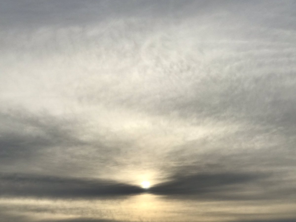 NightRiderTunes's tweet photo. Sunrise lake illusion pic 😂 #cloudlake https://t.co/AOxh2OIw9f