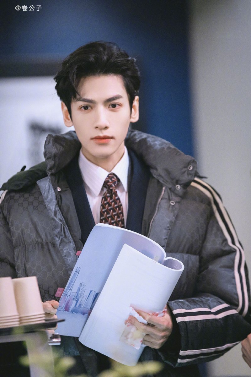 dcz7453's tweet photo. เพื่อน : ไม่มีใครที่จะหล่อจนคนอื่นหายใจลำบากหรอกนะ
me : แกไม่เป็นฉัน แกไม่มีวันเข้าใจ
#หลัวอวิ๋นซี #ไฟผลาญจันทร์ #luoyunxi #AndtheWinnerIsLove #haoyixing #皓衣行 #月上重火 #罗云熙 #罗云熙上官透 https://t.co/lwS8ecILHI