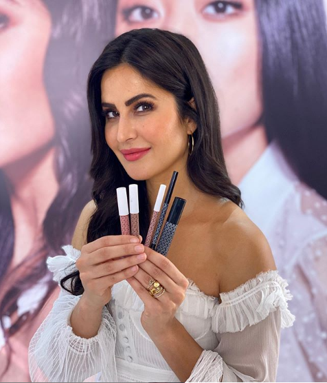 Kay Beauty cares for needy
#KatrinaKaif #KareWithKayBeauty #MakeupThatKares
#KayBeauty #DonateForACause #InItTogether #Deehat
#coronavirus #COVID19 #helptheneedy #weCare