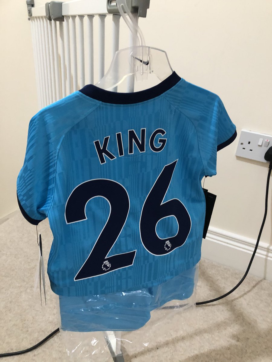 Ftprint3's tweet photo. A King is Born!!
Official customisation for one of our youngest #fútprintfriend ‘s - Young Arthur McGaughey who absolutely loves a wee name and number on the back of his jersey!!
#fútprint #shirtprintingservice #shirtprinting #king26 #tottenham #spurs #ledleyking #nike https://t.co/ZQu8eRQzBh