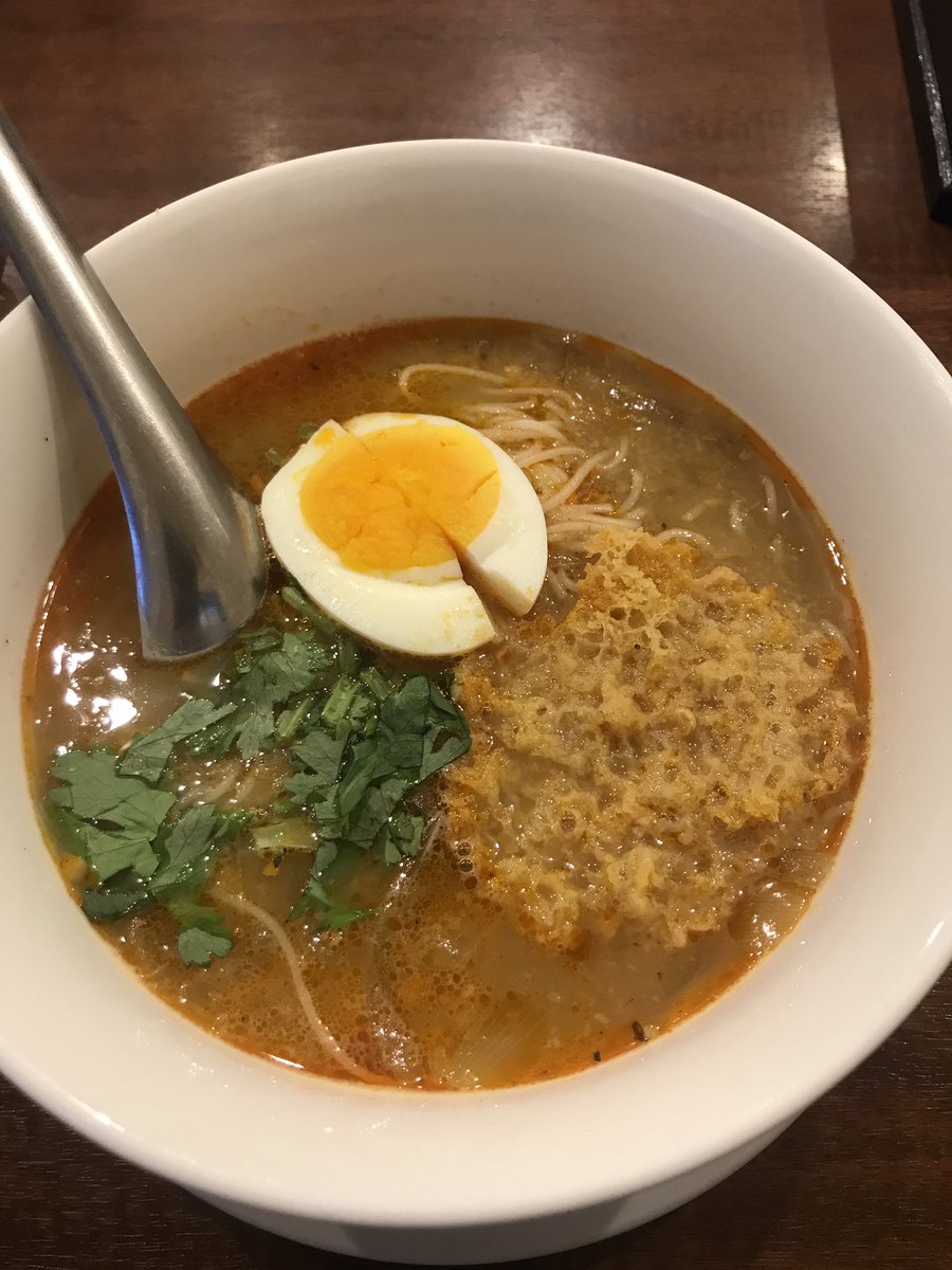 Rin5 ミャンマー料理 モヒンガー なまずから出汁をとってるとのこと 美味しかった