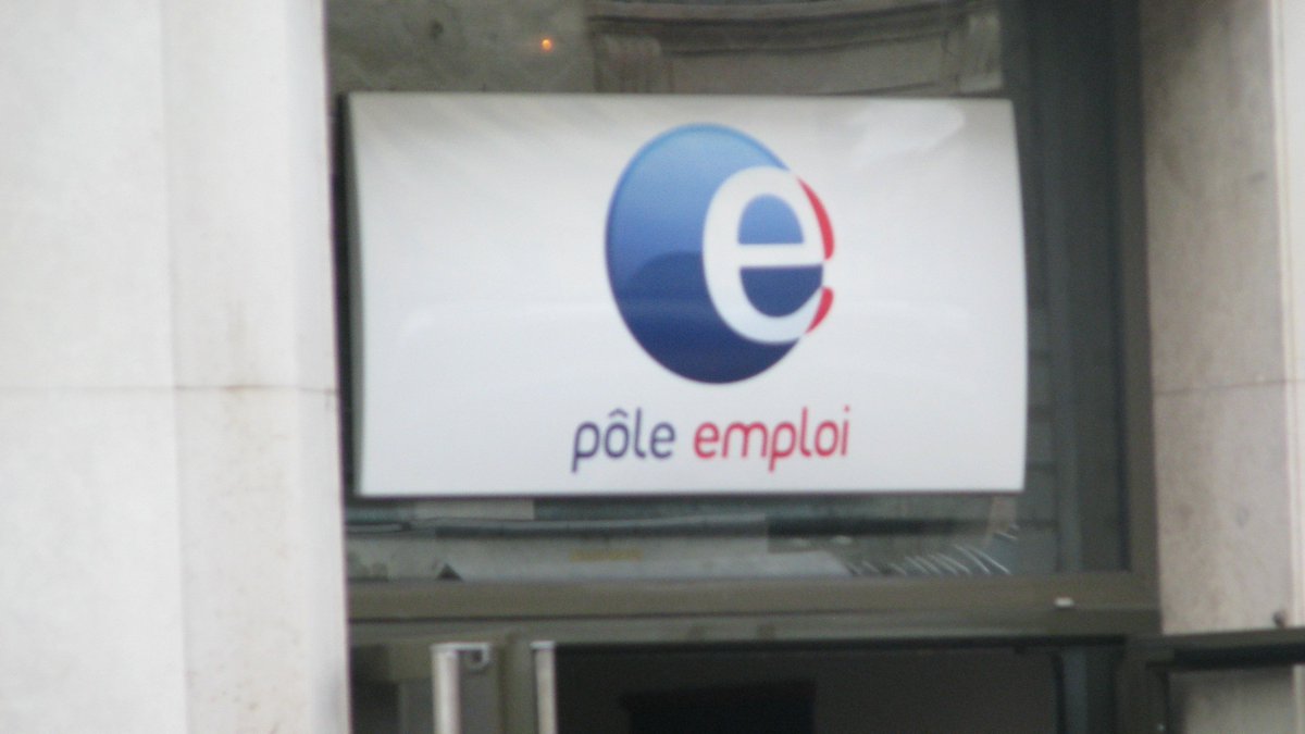 Senat's tweet photo. Savoir-faire de #PôleEmploi à l’égard des entreprises :
à saluer mais aussi à mieux faire connaitre

👉 Lundi 8 juin, la délégation #EntreprisesSénat, présidée par @LamureE, a entendu des représentants de Pôle Emploi.

Plus d'informations ➡️ https://t.co/P8bt9keykj https://t.co/QAsmRr5k6h