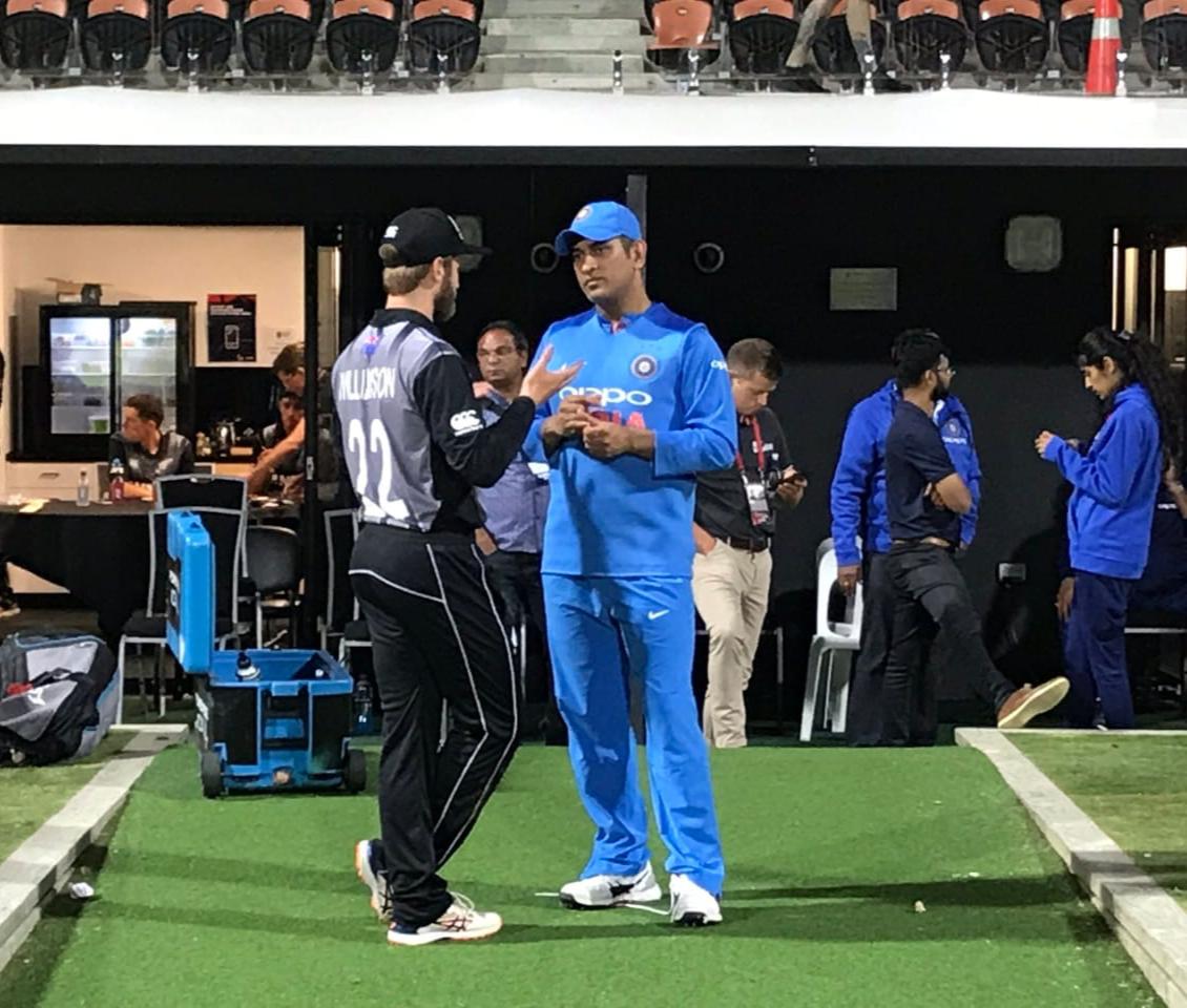Shanmukeswar7's tweet photo. @msdhoni “MS Dhoni is a very special individual. He seems to remember what is important and not get too caught up with some of those things that may be distracting, very focused on what’s important.”
- Kane Williamson 💛🦁
#Dhoni #WhistlePodu #Throwback https://t.co/DyRHKrjK27